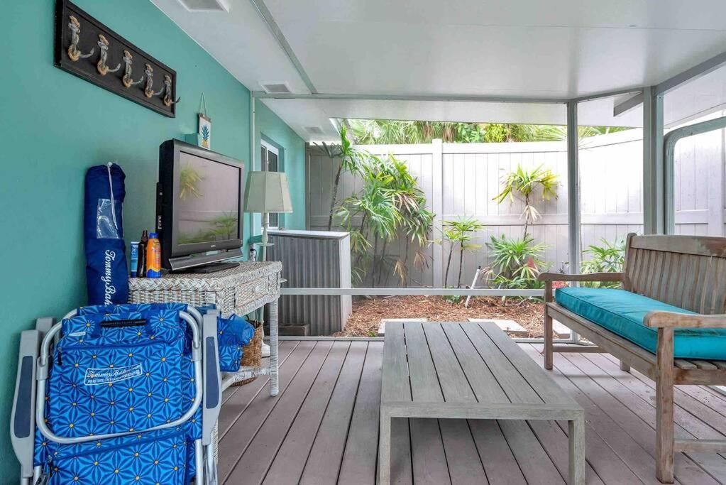 Charming Studio W Pool One Mile To Beach Pets Welcome Lake Worth Beach Kültér fotó