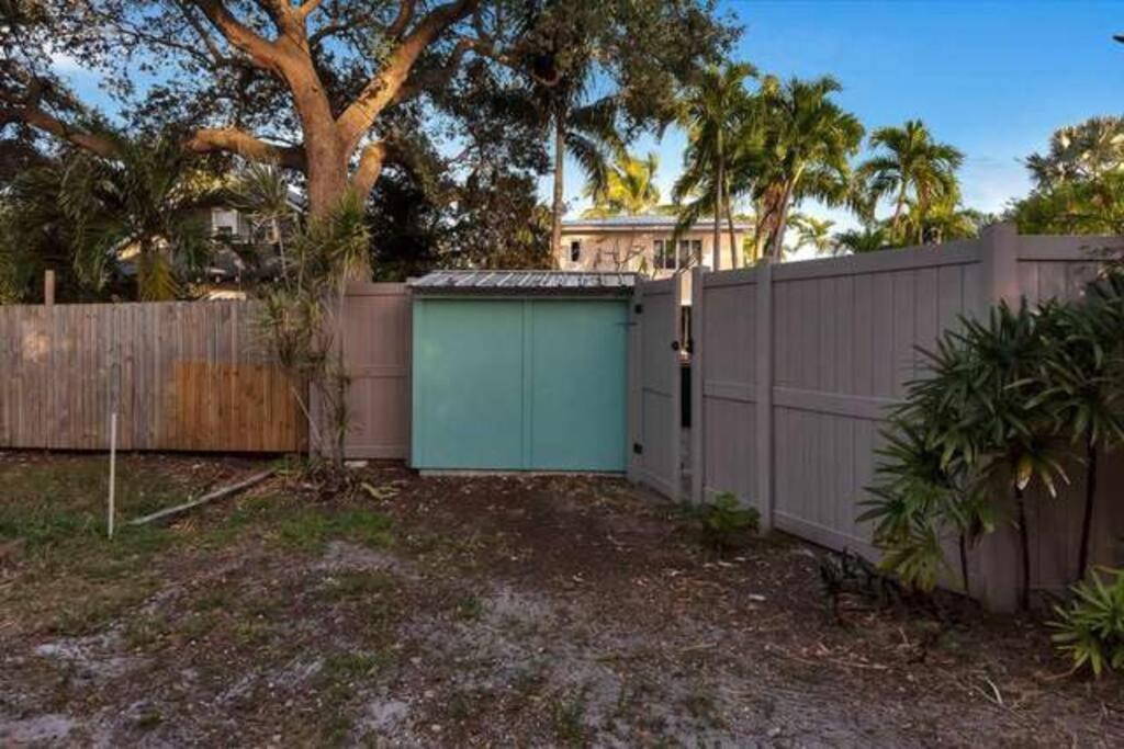 Charming Studio W Pool One Mile To Beach Pets Welcome Lake Worth Beach Kültér fotó