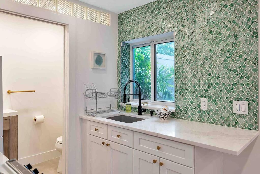 Charming Studio W Pool One Mile To Beach Pets Welcome Lake Worth Beach Kültér fotó
