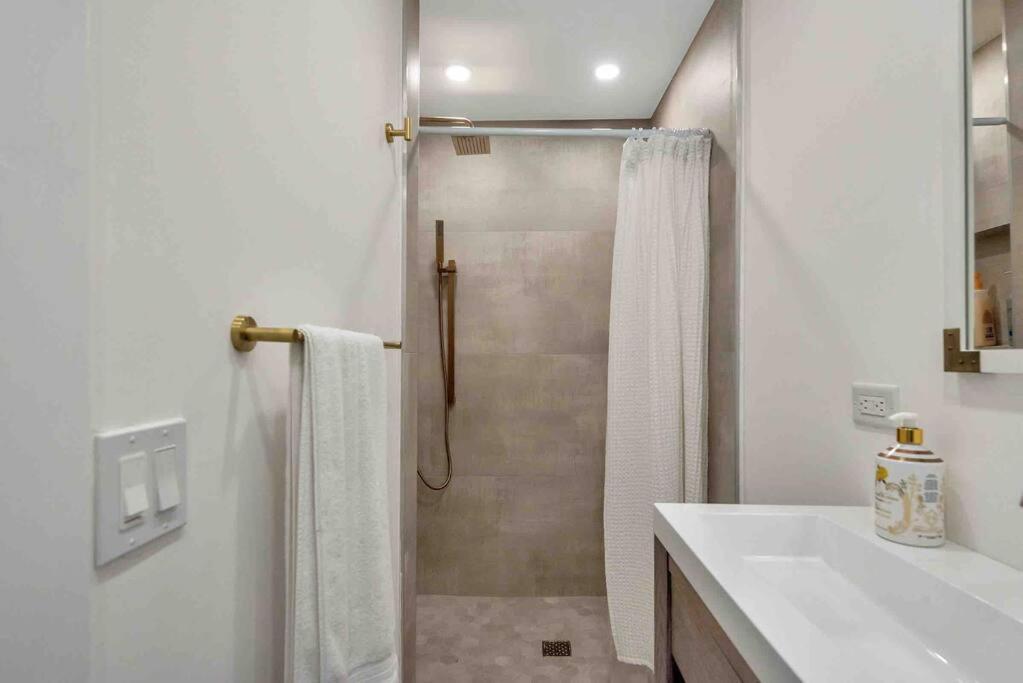 Charming Studio W Pool One Mile To Beach Pets Welcome Lake Worth Beach Kültér fotó